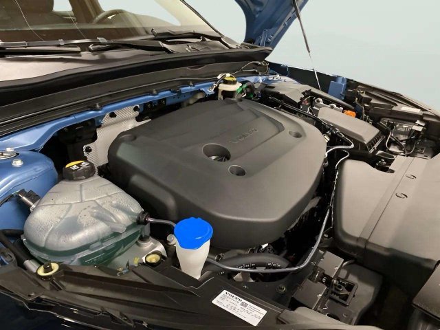Used 2025 Volvo XC40 B5 Plus AWD/4WD image 90