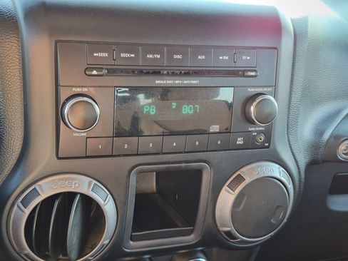 Used 2013 Jeep Wrangler Sport AWD/4WD image 23
