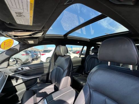 Used 2022 BMW X7 M50i image 19