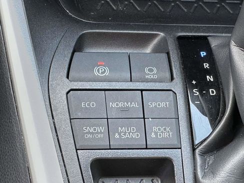 Used 2025 Toyota RAV4 XLE image 27