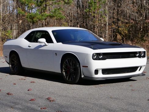 Used 2015 Dodge Challenger SRT Hellcat image 4