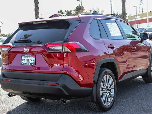 Used 2022 Toyota RAV4 XLE Premium image 6