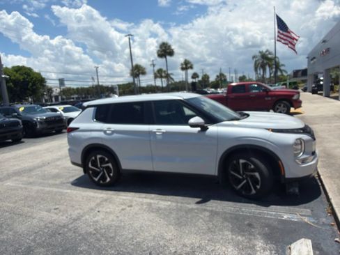 Used 2022 Mitsubishi Outlander SE FWD image 9