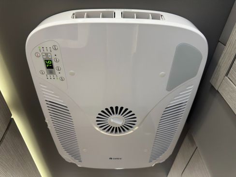 Used 2023 Mercedes-Benz Sprinter 3500 w/ Parking Package image 75