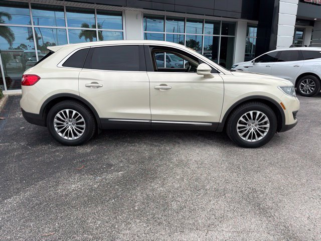 Used 2016 Lincoln MKX Select FWD image 9