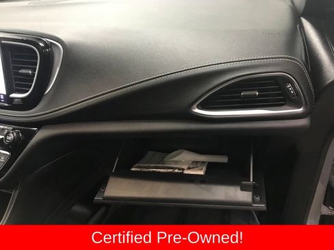 Used 2025 Chrysler Pacifica Limited image 41