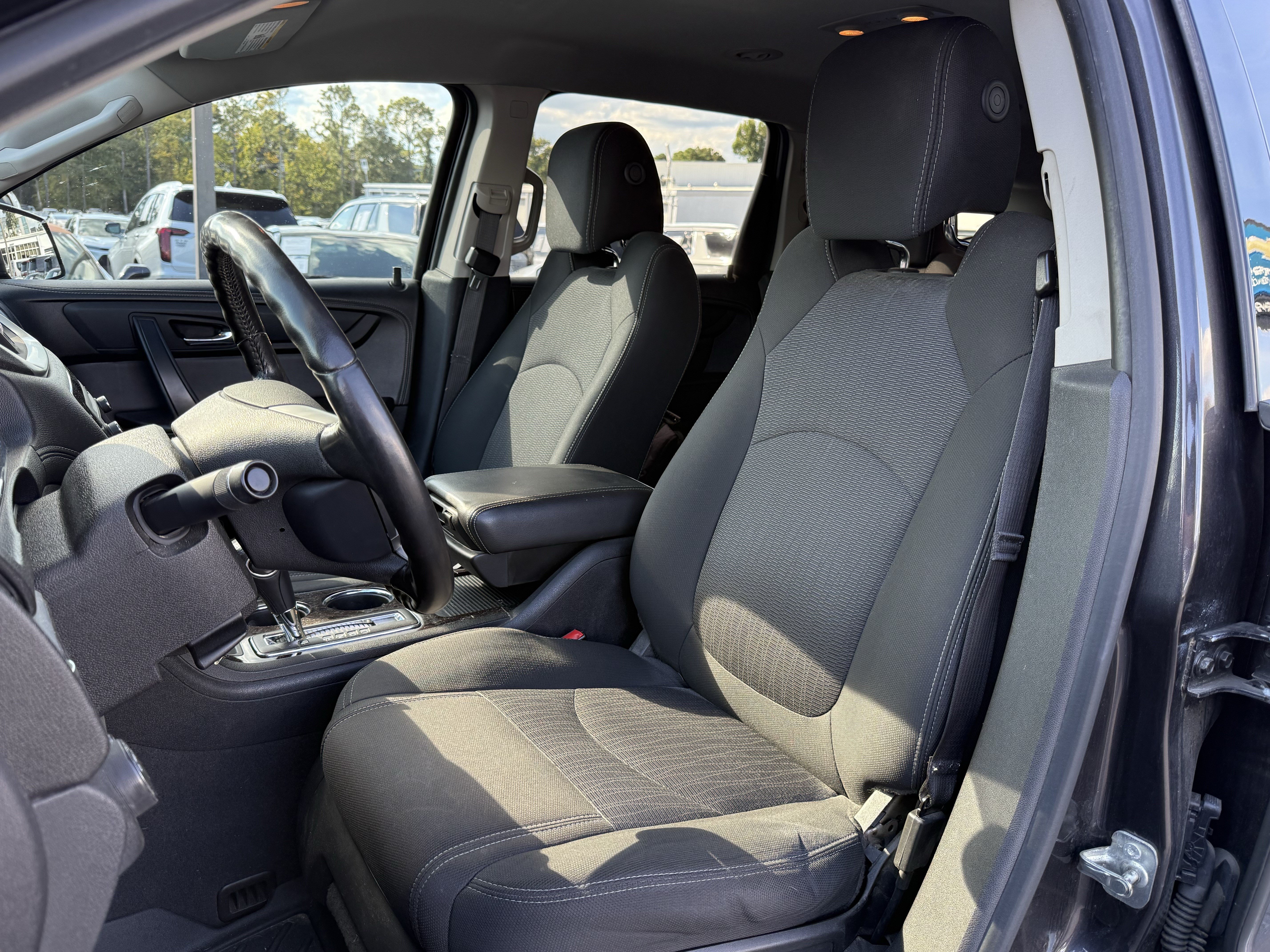 Used 2016 Chevrolet Traverse LT FWD image 7