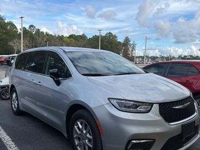 Certified 2024 Chrysler Pacifica Touring-L