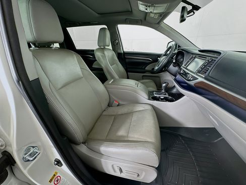 Used 2016 Toyota Highlander Limited image 34