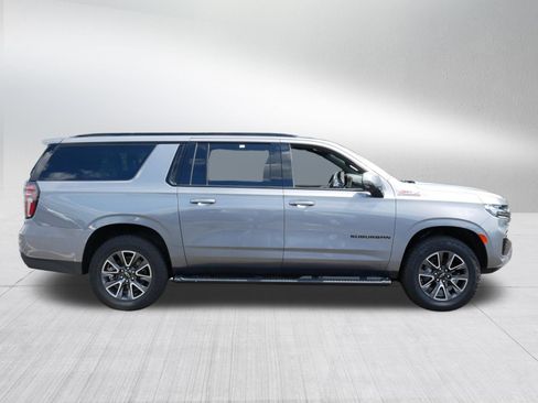 Used 2022 Chevrolet Suburban Z71 w/ Luxury Package AWD/4WD image 8