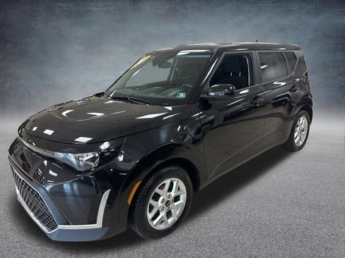 Used 2023 Kia Soul LX w/ LX Technology Package FWD image 3