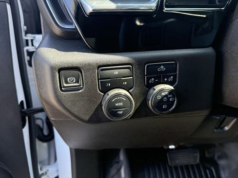 Used 2025 Chevrolet Silverado 2500 LT w/ Convenience Package image 31