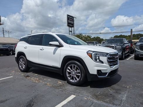 Used 2023 GMC Terrain SLT FWD image 2