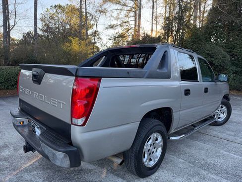 Used 2004 Chevrolet Avalanche Z66 w/ Preferred Equipment Group image 9