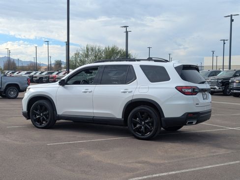 Used 2025 Honda Pilot Black Edition image 3