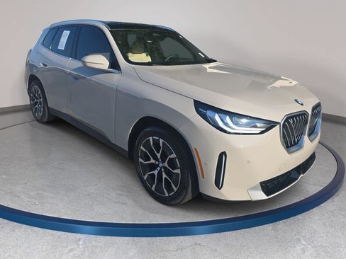 Used 2025 BMW X3 xDrive30i w/ Premium Package AWD/4WD image 3