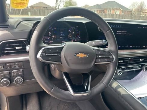 Used 2025 Chevrolet Suburban Premier image 11