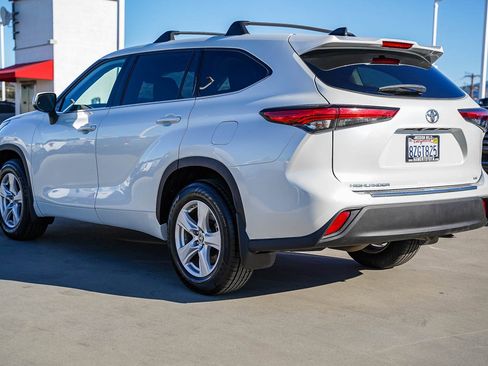 Certified 2022 Toyota Highlander LE image 7