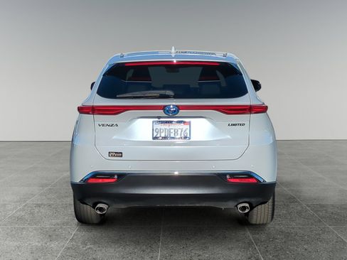 Used 2024 Toyota Venza Limited image 4