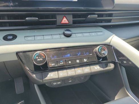 Used 2025 Hyundai Elantra Limited image 24
