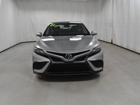 Used 2021 Toyota Camry SE w/ Cold Weather Package image 4