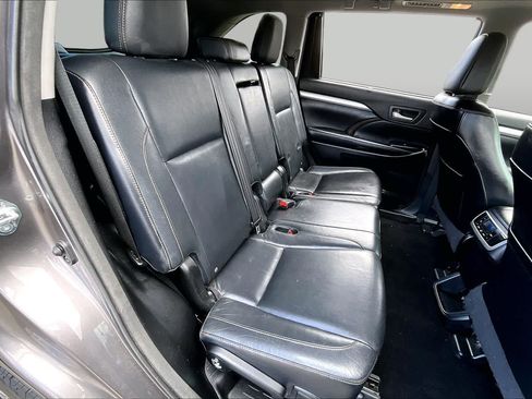 Used 2015 Toyota Highlander XLE AWD/4WD image 19