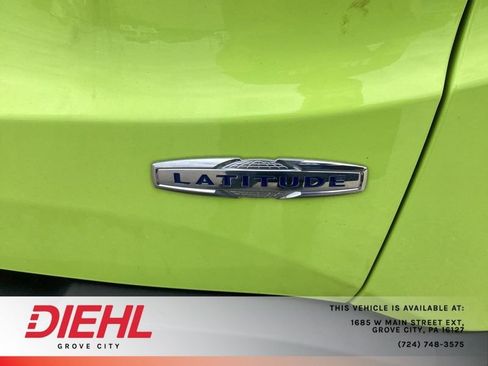 Used 2018 Jeep Renegade Latitude AWD/4WD image 11