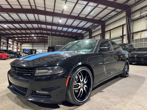 Used 2015 Dodge Charger SXT image 9