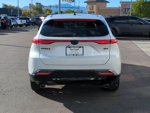 Used 2024 Toyota Venza Nightshade image 7