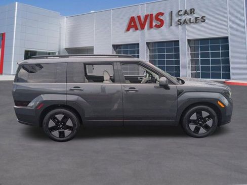Used 2025 Hyundai Santa Fe SEL FWD image 5