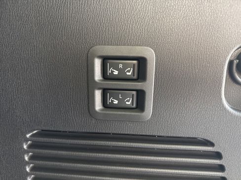 Used 2024 Nissan Armada Platinum w/ Captain's Chairs Package image 11