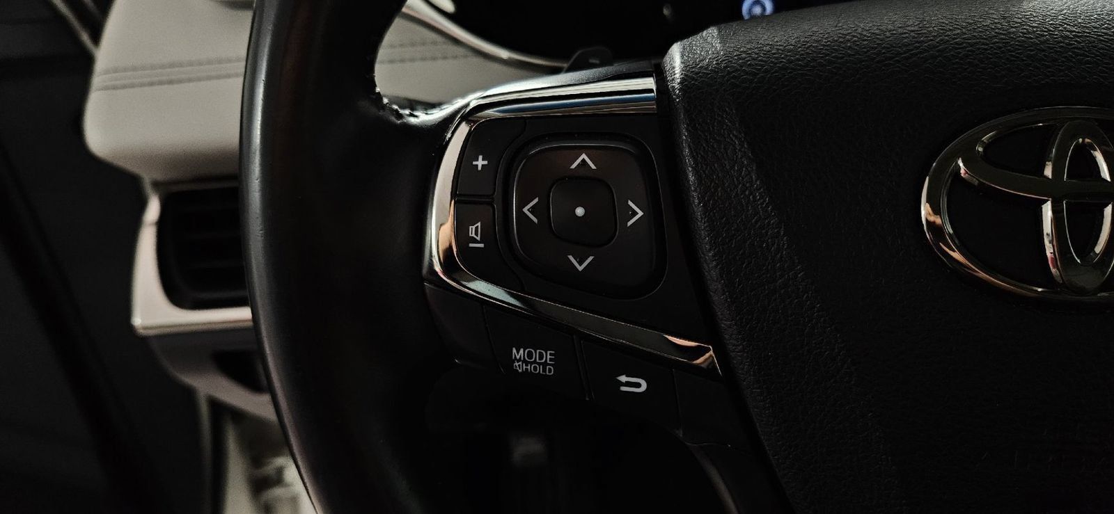 Used 2013 Toyota Avalon Limited FWD image 11