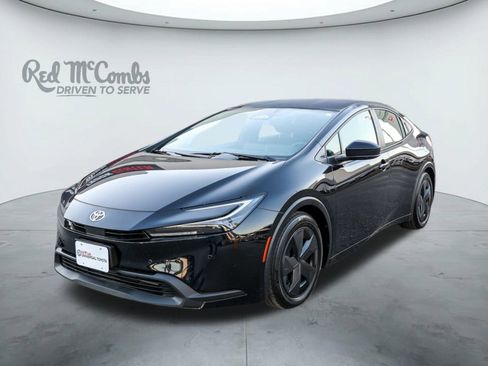 Used 2025 Toyota Prius LE image 1