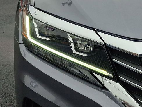 Used 2022 Volkswagen Passat 2.0T image 9