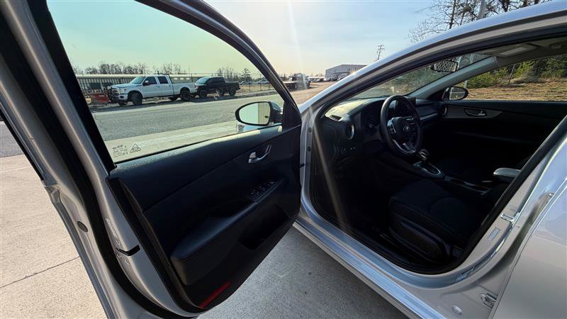 Used 2021 Kia Forte LXS FWD image 9
