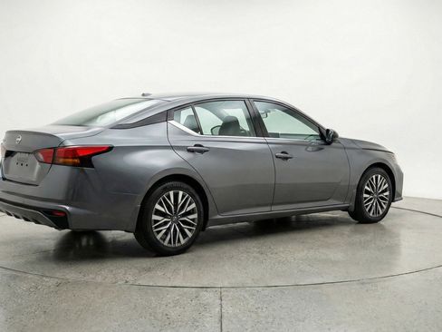 Used 2025 Nissan Altima 2.5 SV image 9