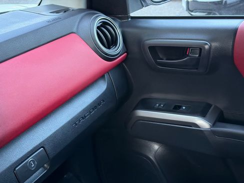 Used 2023 Toyota Tacoma SR5 AWD/4WD image 32
