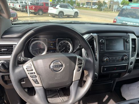 Used 2019 Nissan Titan SV AWD/4WD image 28