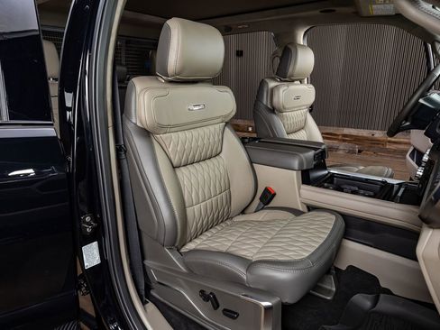 Used 2026 Ford F350 Platinum w/ Platinum Plus Package image 32