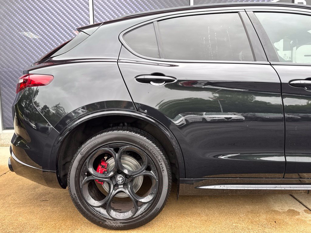 Used 2023 Alfa Romeo Stelvio Veloce AWD/4WD image 5
