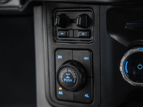 Certified 2022 Ford F150 Platinum w/ FX4 Off-Road Package image 30