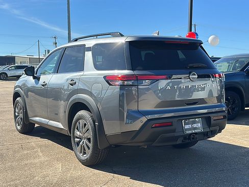 New 2025 Nissan Pathfinder SV w/ SV Premium Package image 6