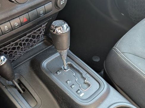 Used 2016 Jeep Wrangler Unlimited Rubicon w/ Connectivity Group image 23