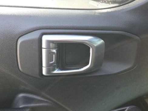 Used 2022 Jeep Gladiator Sport image 12