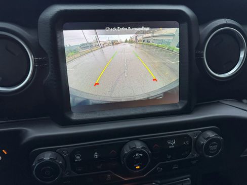 Used 2022 Jeep Wrangler Unlimited Sahara w/ Cold Weather Group image 38