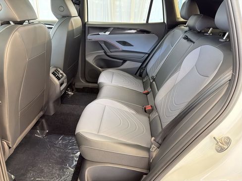 New 2026 Volkswagen Tiguan SE R-Line FWD image 15