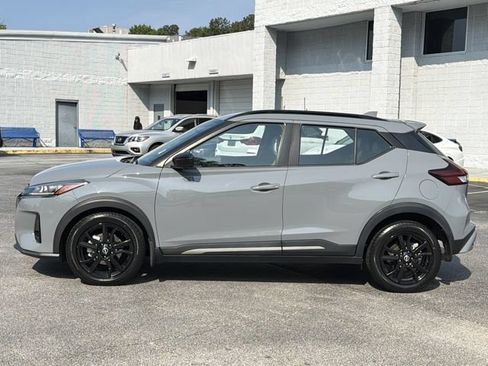 Used 2022 Nissan Kicks SR w/ Premium Package FWD image 2