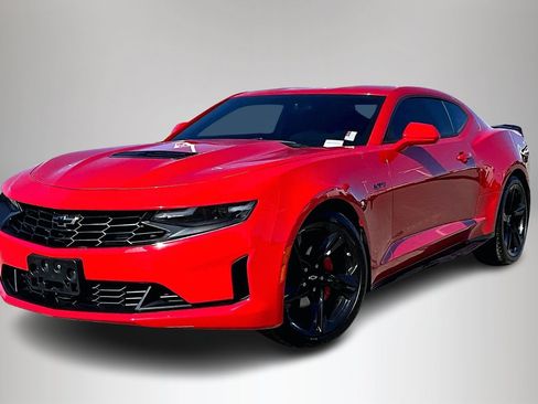 Used 2020 Chevrolet Camaro LT image 3