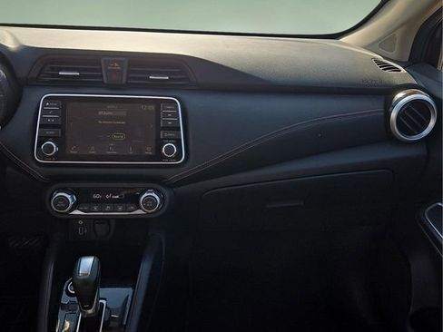 Used 2020 Nissan Versa SR image 18
