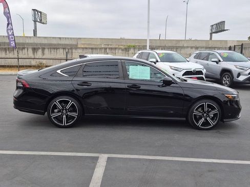 Used 2025 Honda Accord Sport image 4